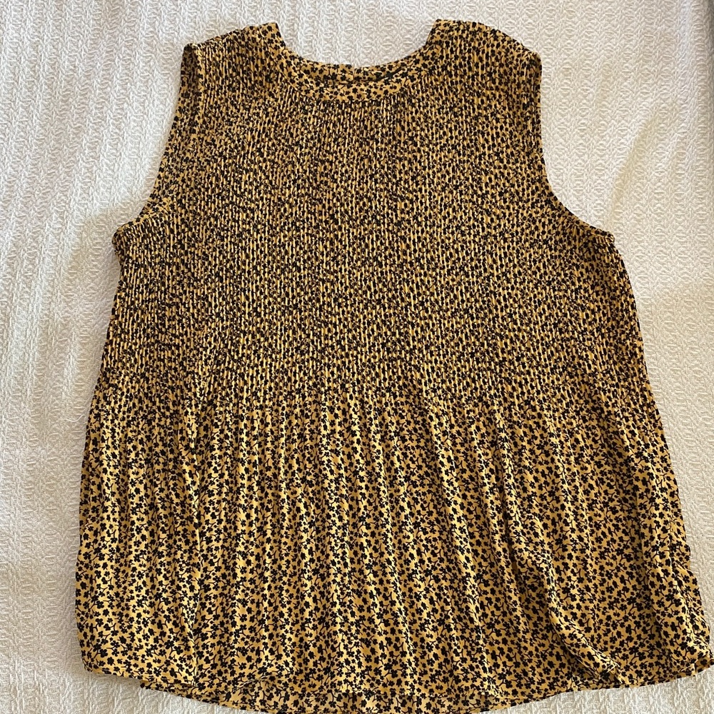 Adrianna Papell floral pleated top L, EUC,